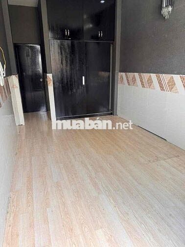nhà nguyên căn có chổ đậu xe hơi