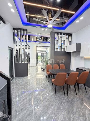 GIẢM 200TR Nhà Gần Vinhomes Hóc Môn, shr, đường nội khu 8m