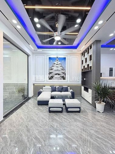GIẢM 200TR Nhà Gần Vinhomes Hóc Môn, shr, đường nội khu 8m