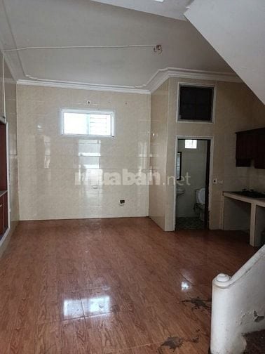 Cho thuê nhà ngõ Hạnh Phúc, Tân Mai, dt 70m2 nhả 3 tầng đẹp, giá 9,5tr