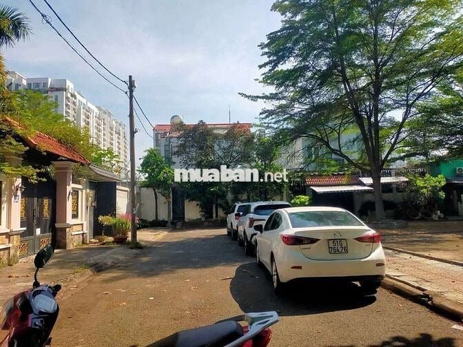 BIỆT THỰ KIỂU PHÁP VIP BÊN SÔNG HBC – 300M² – GARA Ô TÔ – 4PN 
