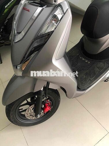 Honda Lead 2024 Bạc nhám