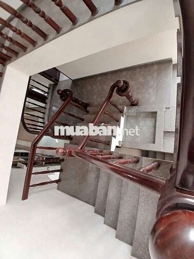 BIỆT THỰ KIỂU PHÁP VIP BÊN SÔNG HBC – 300M² – GARA Ô TÔ – 4PN 