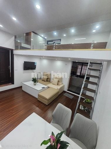 Bán nhà TT tầng 3 Nguyễn Trãi, TX, Lô góc, 2 ngủ sổ riêng giá 2,5 tỷ