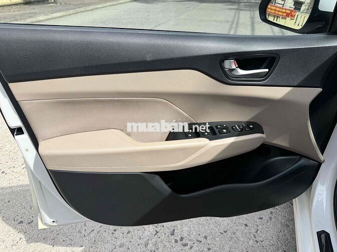 Hyundai Accent Trắng 5 chỗ