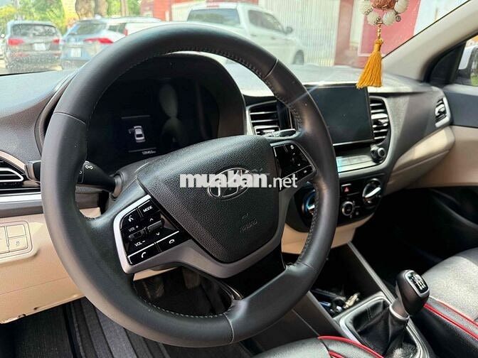 Hyundai Accent Trắng 5 chỗ
