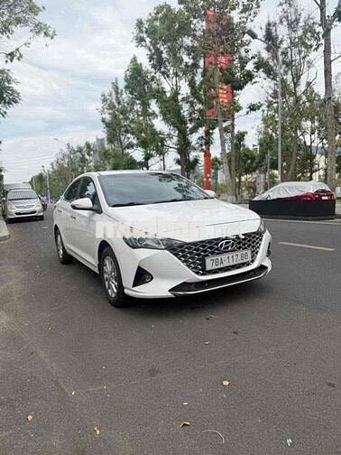 Hyundai Accent Trắng 5 chỗ