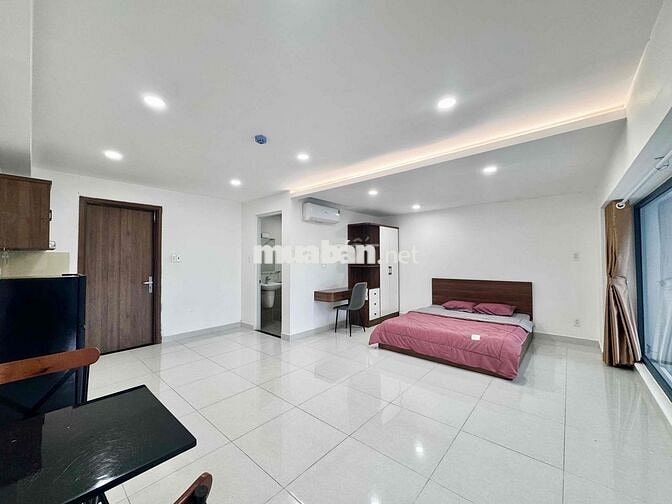 Căn hộ full nội thất có ban công lớn khu CMT8 - Lý Thường Kiệt