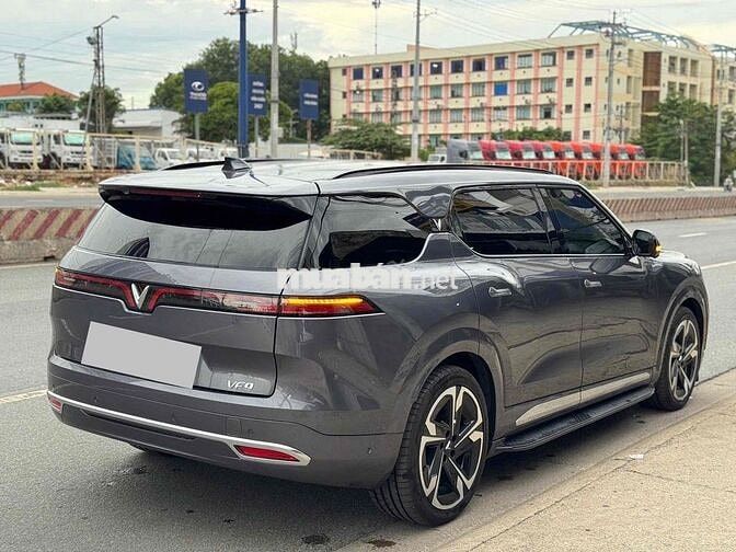 Xe điện VinFast VF9 Plus 2024 Xám