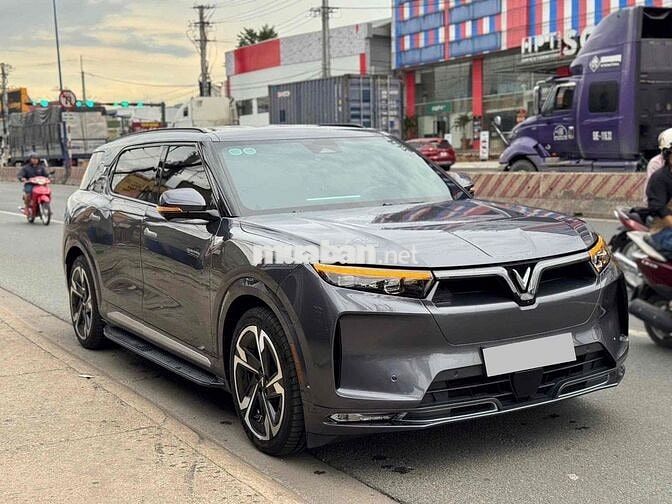 Xe điện VinFast VF9 Plus 2024 Xám
