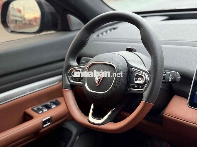 Xe điện VinFast VF9 Plus 2024 Xám