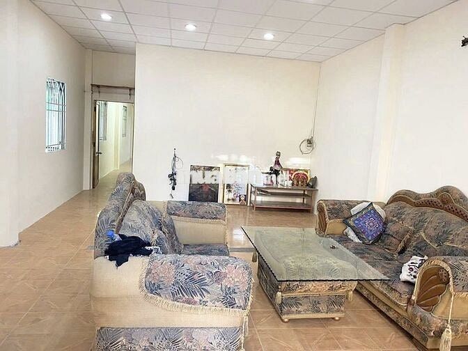 Căn nhà SHR ngay Bà Điểm 114m2 chủ gửi 880 triệu thương lượng