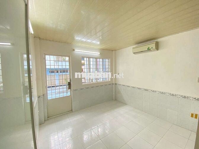 BÁN NHÀ ĐƯỜNG NGUYỄN CHÍ THANH P2 Q10