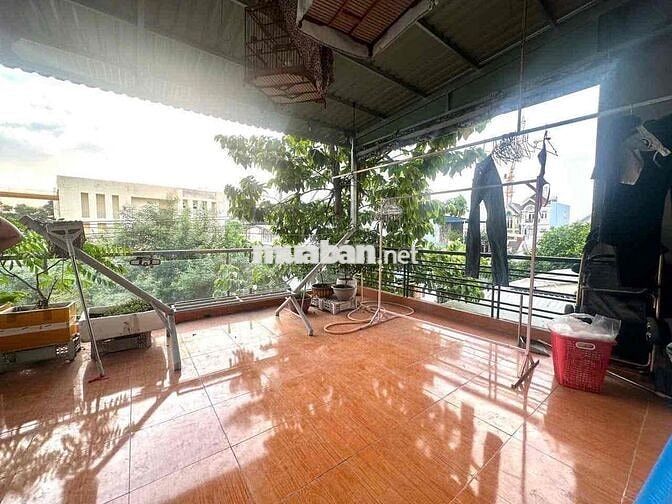bán nhà 2 tang dt 5x20. đông hoà gần ĐHQG
