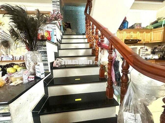 bán nhà 2 tang dt 5x20. đông hoà gần ĐHQG
