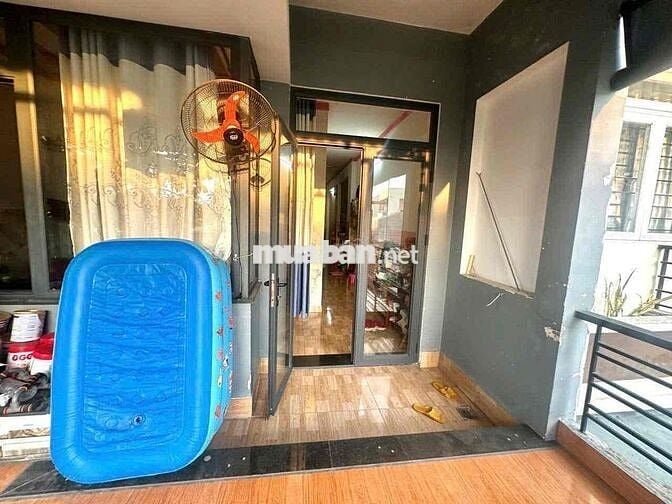 bán nhà 2 tang dt 5x20. đông hoà gần ĐHQG