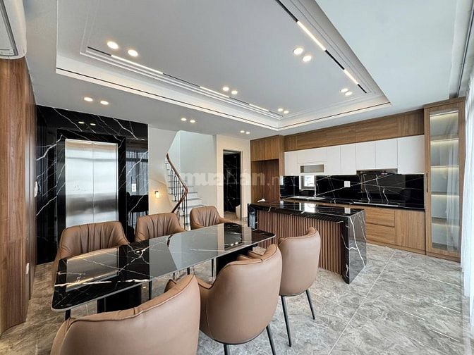 Bán nhà phố Giảng Võ 55m xây 7 tầng, có thang máy, ở luôn