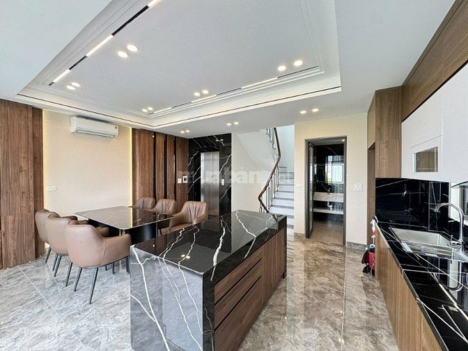 Bán nhà phố Giảng Võ 55m xây 7 tầng, có thang máy, ở luôn