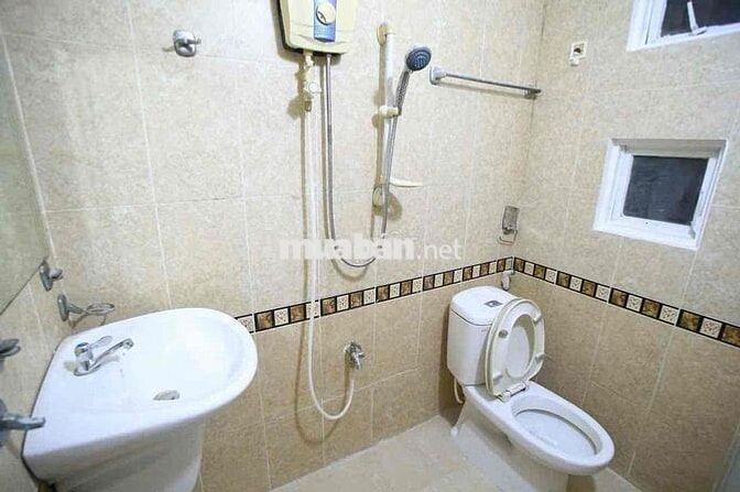 Nhà hẻm 4m đường Nguyễn Biểu Quận 5