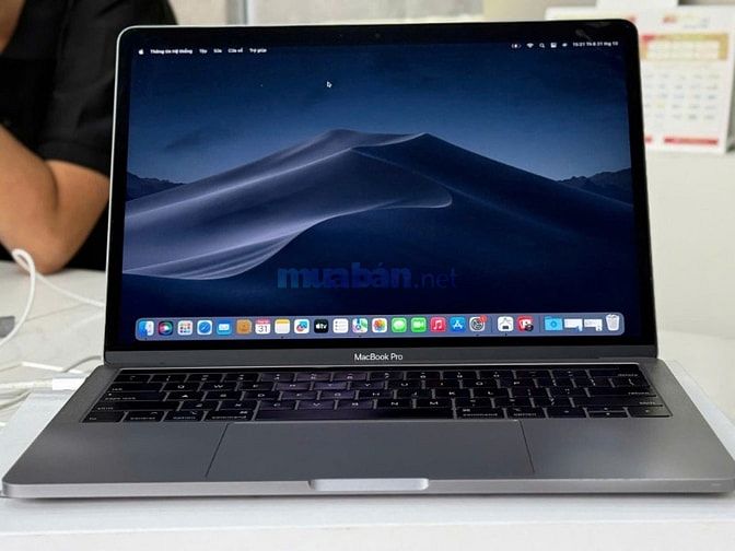Em cần bán Macbook Pro 13' 2018 Cấu hình: i7 | 2.7 |Ram 16GB |SSD 256g