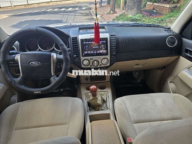 Ford Everest 7 chỗ Bạc