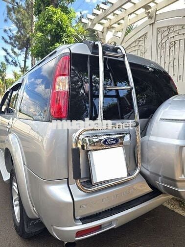 Ford Everest 7 chỗ Bạc