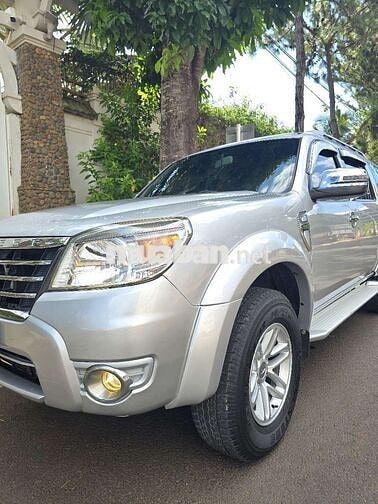 Ford Everest 7 chỗ Bạc