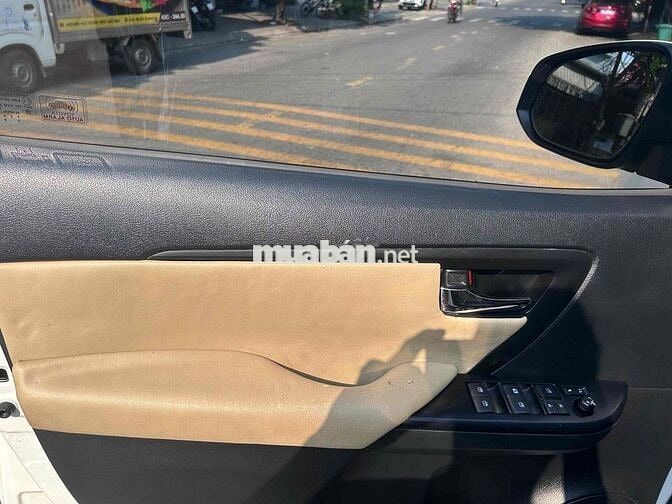 Toyota Fortuner 2017 Trắng Số sàn