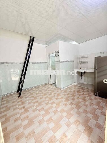 Phòng mặt tiền đậu dc xe hơi và kinh doanh làng đại học nhà bè