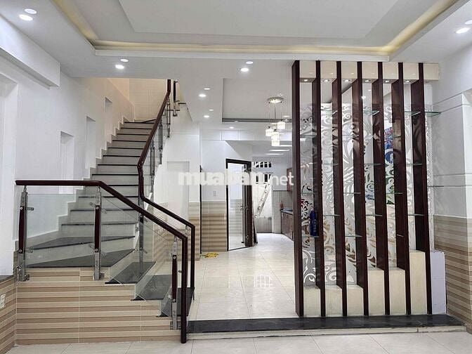 Nhà trong khu vực gần truong cấp 1,2,3 cong viên sinh thái, UB,CA, chợ