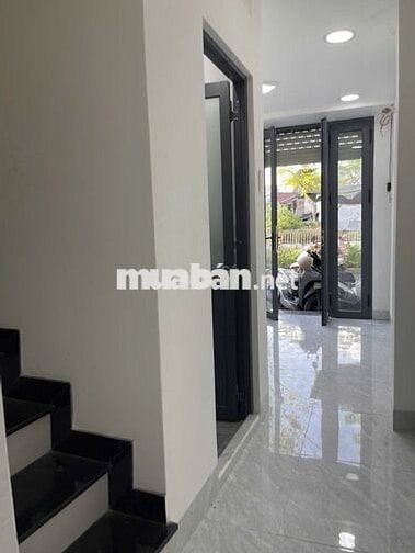Nhà 3 tầng mới xây rất đẹp, 2.8m x 11m, 3PN,3WC,Mặt tiền Phan Văn Khoẻ