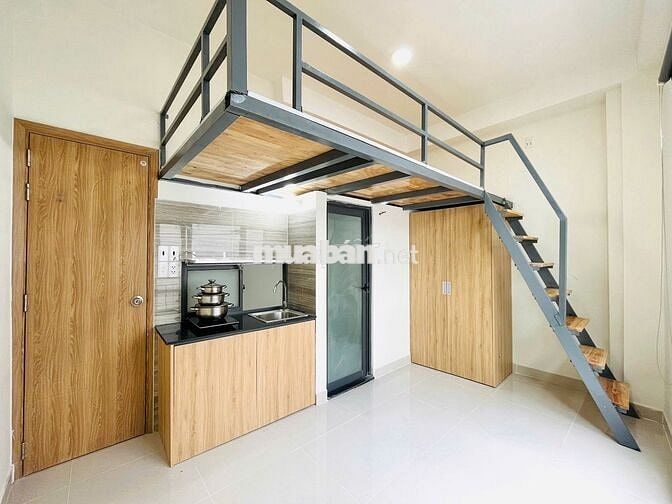 Gác lửng đón nắng cửa sổ thoáng tại Hòa Bình cạnh Đầm Sen