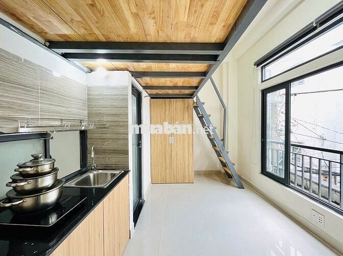 Gác lửng đón nắng cửa sổ thoáng tại Hòa Bình cạnh Đầm Sen