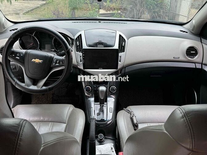 Chevrolet Cruze Tự động Trắng