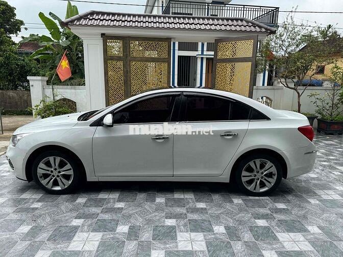 Chevrolet Cruze Tự động Trắng