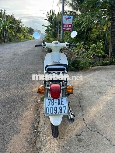 Honda Cub 50cc Trắng kem