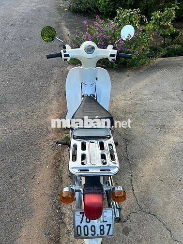 Honda Cub 50cc Trắng kem