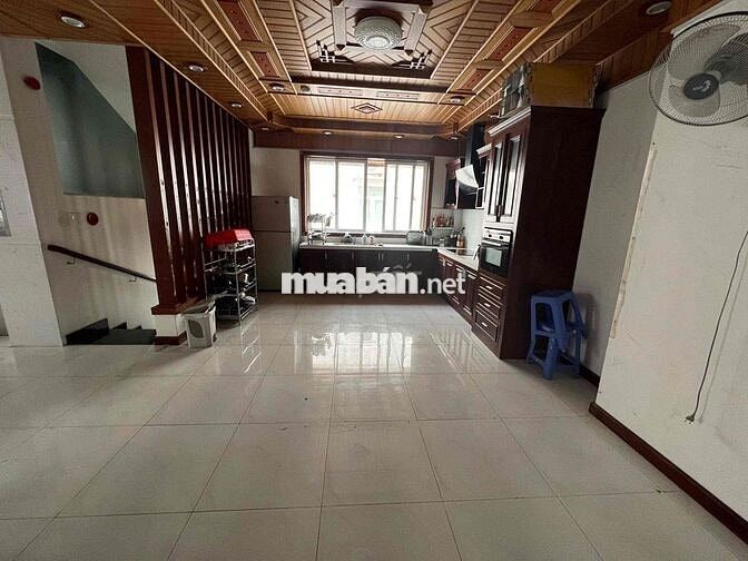 cho thuê biệt thự kdc phước kiển a có thang máy