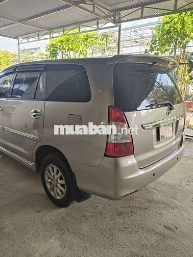 Toyota Innova E 2013 Vàng cát