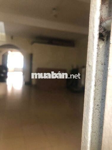 Nhà cho thuê làm kho đang sữamới chứa hàng hóa rất ok