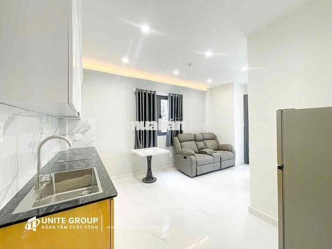 Cho thuê căn hộ dịch vụ 1 phòng ngủ ban công ngay trung tâm quận 10