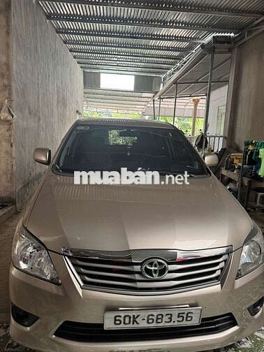 Toyota Innova E 2013 Vàng cát