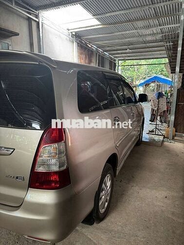 Toyota Innova E 2013 Vàng cát