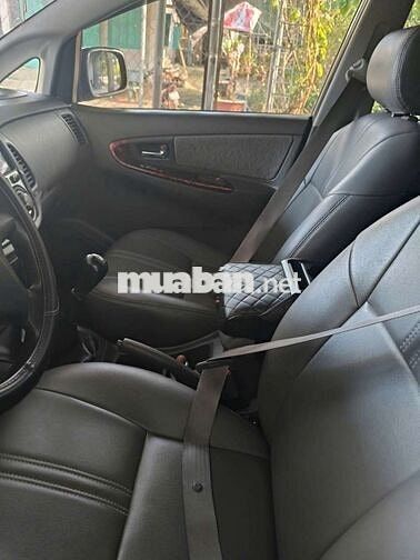 Toyota Innova E 2013 Vàng cát