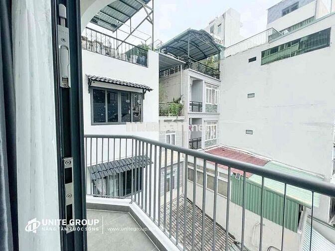 Cho thuê căn hộ dịch vụ 1 phòng ngủ ban công ngay trung tâm quận 10