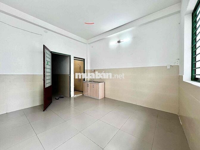 Cho thuê phòng ban công gần Đầm Sen 4.000.000/tháng