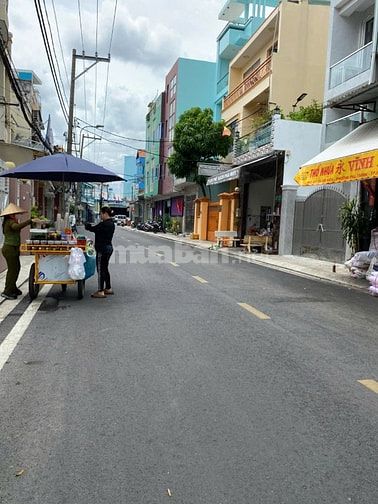 Bán nhà hẻm xe hơi Tô Hiệu, Tân Phú, DT 4x18m, 3 tầng, 4 Phòng ngủ