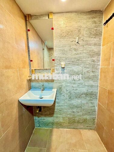 Phòng nhà thang máy có Gác có Ban công cửa sổ trời lớn gần VLU UTH FTU