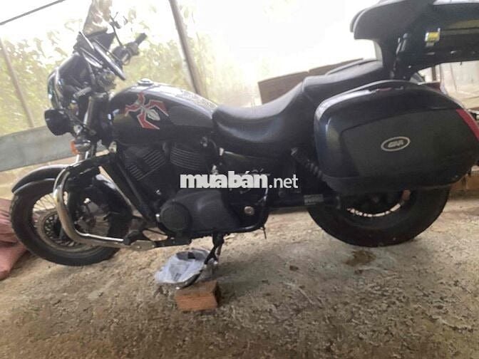 Honda Shadow 750 cc đen