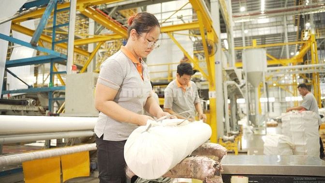 Nam Nữ Lao Động Phổ Thông - Nhà Máy Sản Xuất